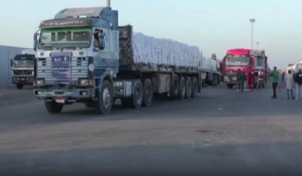 Konvoi lori bantuan ke Gaza tersekat di Lintasan Rafah/REUTERS